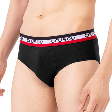 Man wearing Crusoe gest brief underwear in black color, made with breathable fabric for long comfort